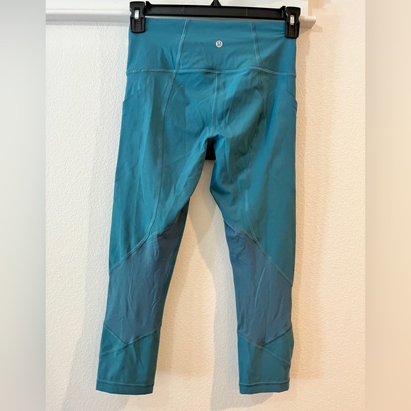 Lululemon mid rise cropped pant with mesh lining on back of pants leg- size 6 - Picture 2 of 5